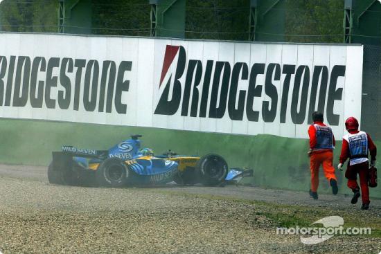 _04_Imola_2005__Fisichella_Crash.jpg