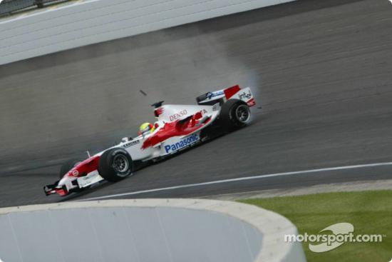 _09_Indianapolis_2005__Crash_Ralf_Schumacher____02.jpg