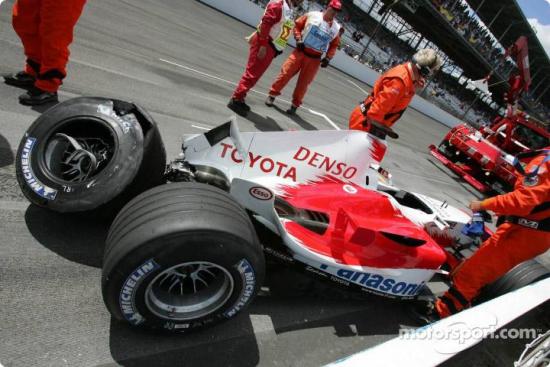 _09_Indianapolis_2005__Crash_Ralf_Schumacher____05b.JPG