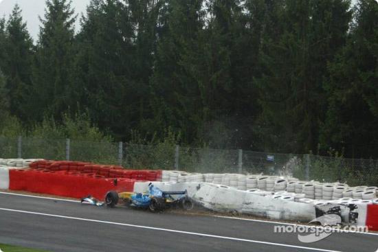 _16_Spa_Francorchamps_2005__Crash_Fisichella_01.JPG