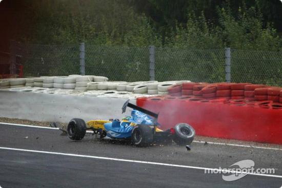 _16_Spa_Francorchamps_2005__Crash_Fisichella_02.JPG